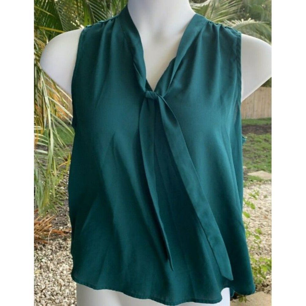 Women's sleeveless blouse green Large light weight with tie forever 21 sheer